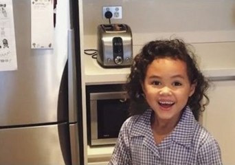 Viral Aussie Girl Is Back for Another Hug Life Diary