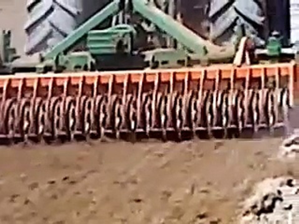 John Deere 6110, Amazone KE 303 power harrow