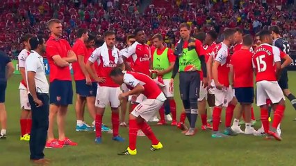 Mesut Ozil jongle avec n'importe quoi !