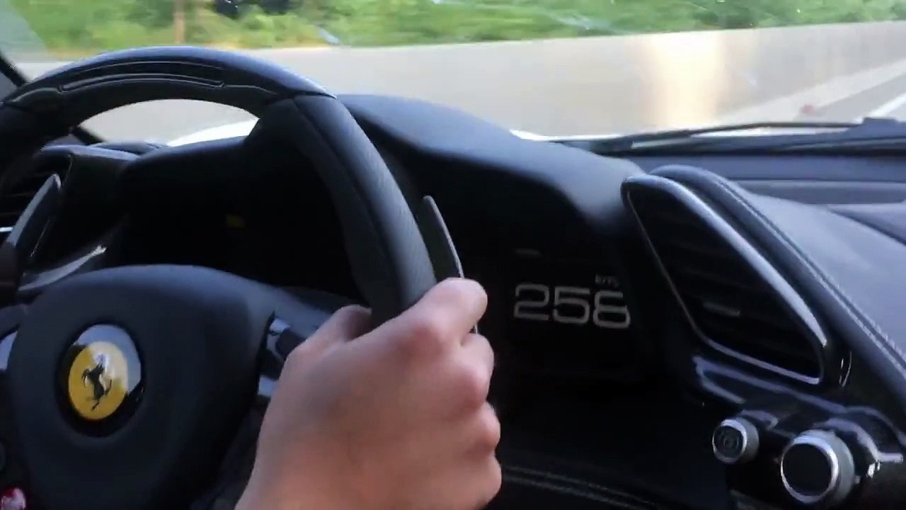 Ferrari 488 GTB à 341 km/h sur une autoroute allemande