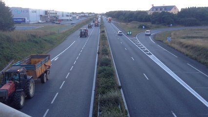 Quimperlé : les agriculteurs prennent position à Kervidanou