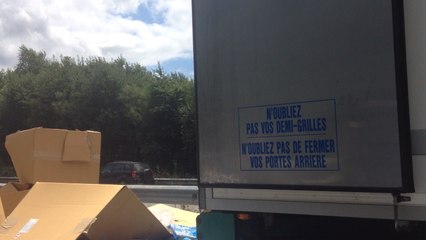 Crise des éleveurs : un camion vidé sur la RN164