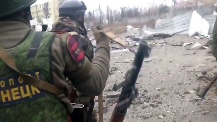 Ukraine War ~ COMBAT FOOTAGE pro Russian Separatists fight the Ukrainian army at Donetsk Airport