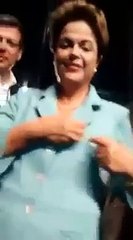 Em visita a Piracicaba, Dilma canta hino de clube de futebol