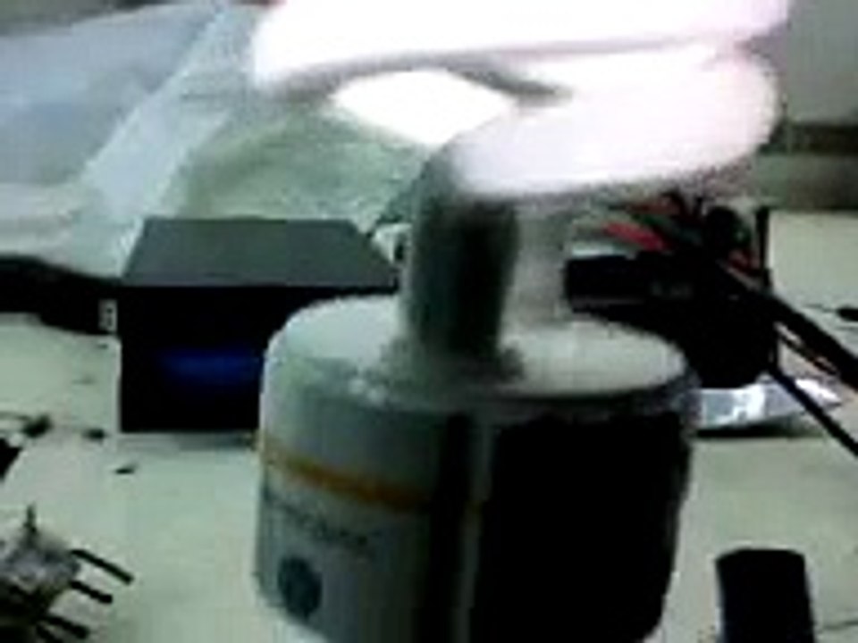 MINI BOBINA TESLA ENCIENDE LAMPARA FLUORESCENTE.mp4