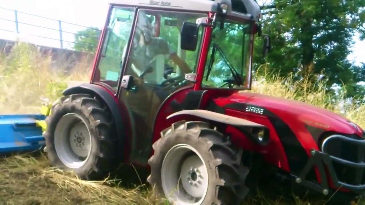 Carraro TRX con trincia Zanon al lavoro