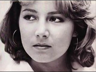 "L'oiseau Et L'enfant"     Marie Myriam  ( Version Française )