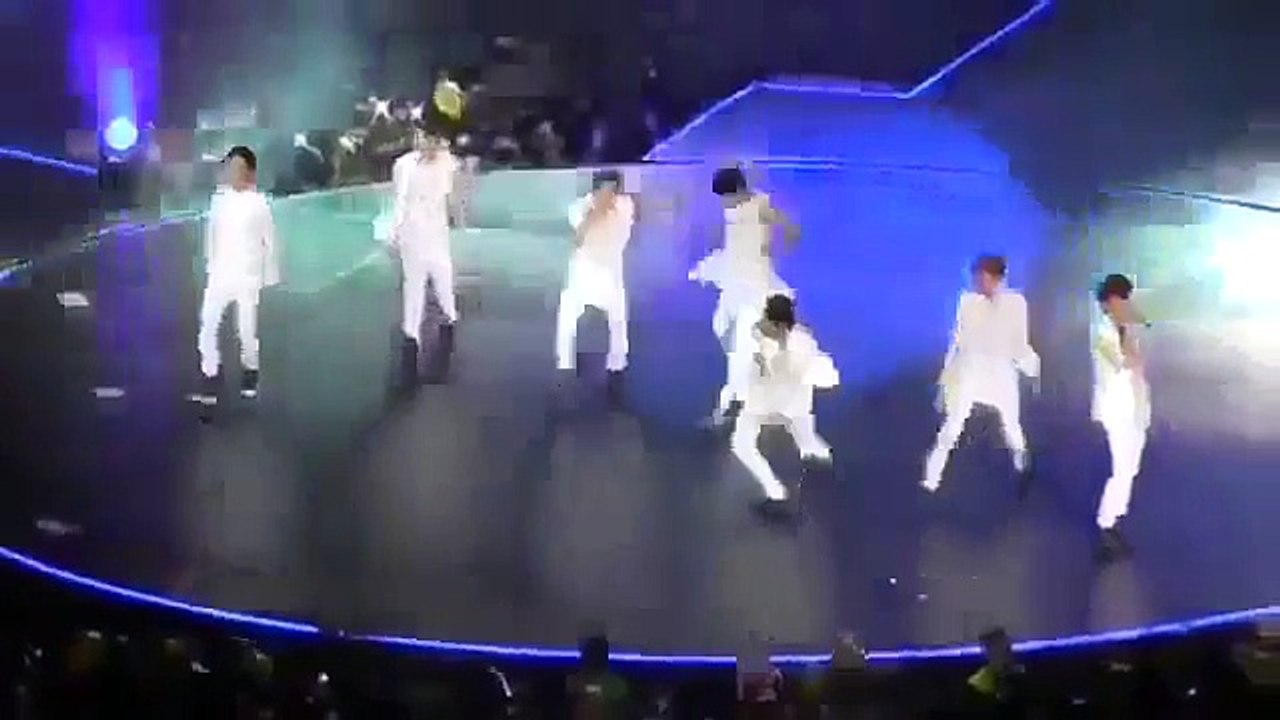 141030 Fancam Music Bank Mexico Infinite