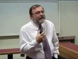 Profesor Roberto Rabouin dictando clases
