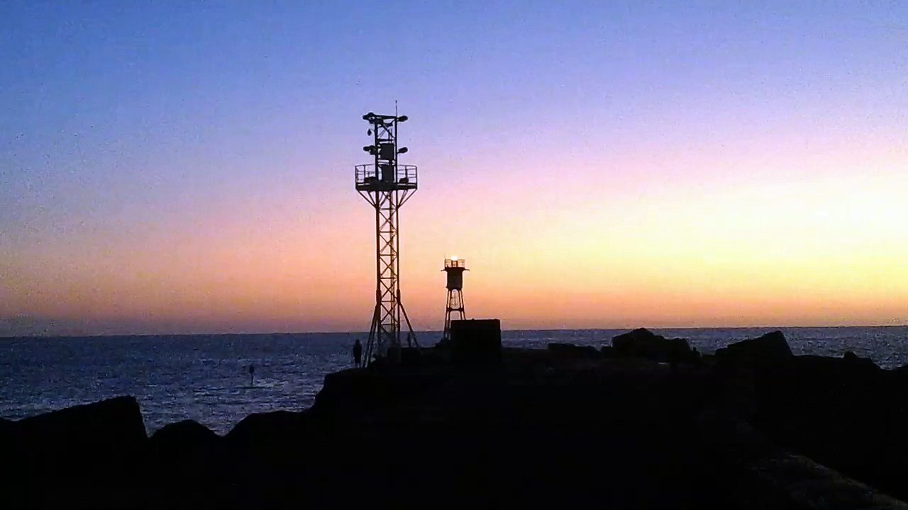 Jetée Sud du Port Ouest Réunion,entre Chien et Loup.