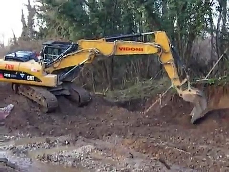Caterpillar 323D Sava Excavator Remove Land