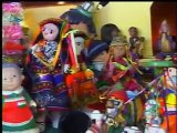 Artesanos de Otavalo elaboran pesebres navideños