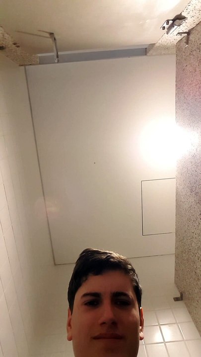 Les toilettes du lycée peuvent vite devenir inintéressantes...