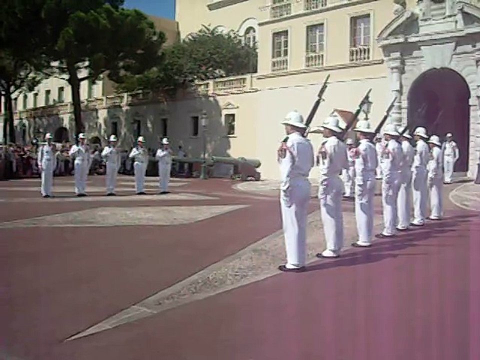 Reléve De Garde à Monaco
