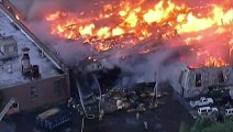 Gigantesque incendie dans un entrepôt du New Jersey