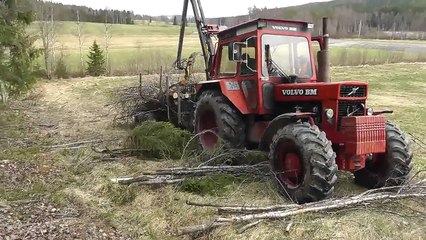 Volvo bm 2654 with a Mowi lumber trailer
