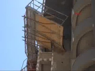 İnşaat iskelesi çöktü: 2 ölü 4 yaralı