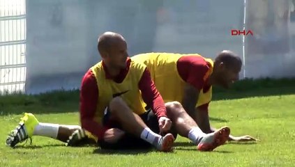 Galatasaray antrenmanında Podolski-Burak gerginliği!
