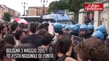 Bologna, Renzi alla Festa dell'Unità: fuori la polizia carica i contestatori. Tre feriti
