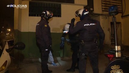 Presunto vendedor de droga asegura llevar dinero por ir a comprar con su mujer - Policías en Acción