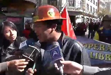 Protesters Set Off Dynamite Charges in La Paz
