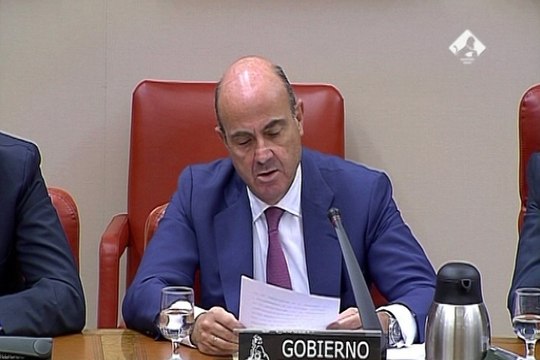 Guindos cree que se acerca el final de una dura crisis