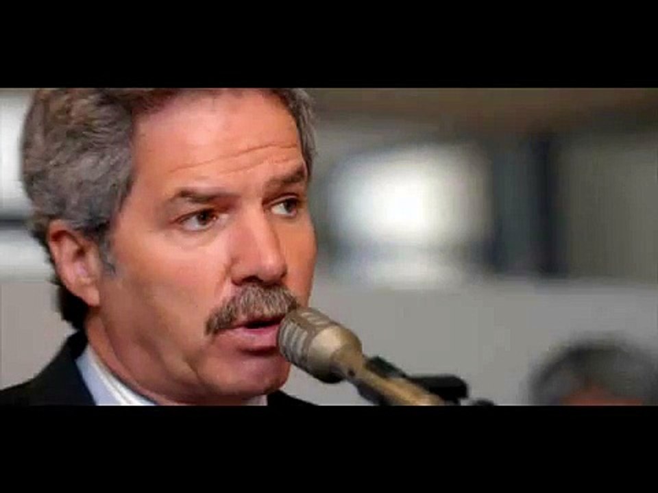 Spot Cortados por la misma tijera.