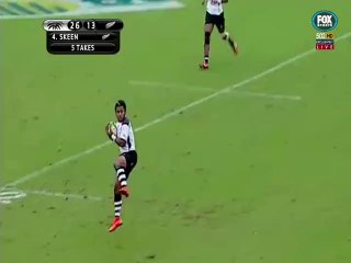 Benito Masilevu tente un arrêt de volée... en dehors de ses 22 mètres