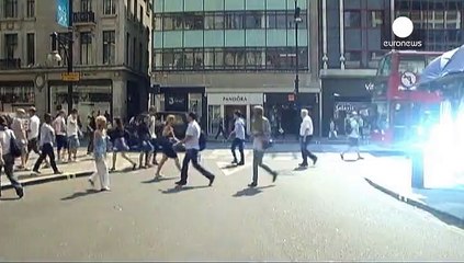 روند رشد خرده فروشی در بریتانیا بر خلاف پیش بینی ها افت داشته است