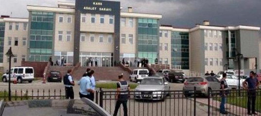 Adliye önünde kalaşnikoflu saldırı