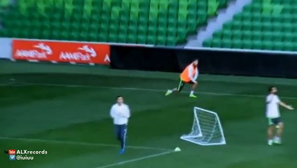 Cristiano Ronaldo se enfada por un gol anulado... y no acaba el partidillo en Melbourne