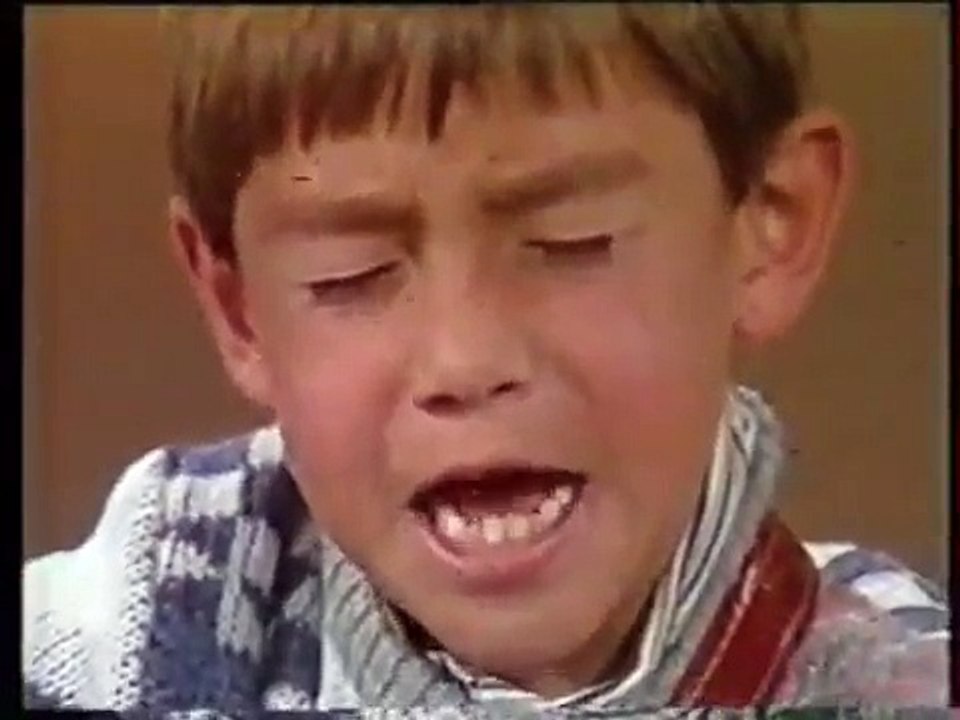 luciano pereyra(niño)-las manos de mi madre.avi