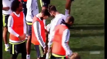 Benitez propone un reto y Cristiano Ronaldo responde_ _Hay que meterla dentro, no esa mierda_