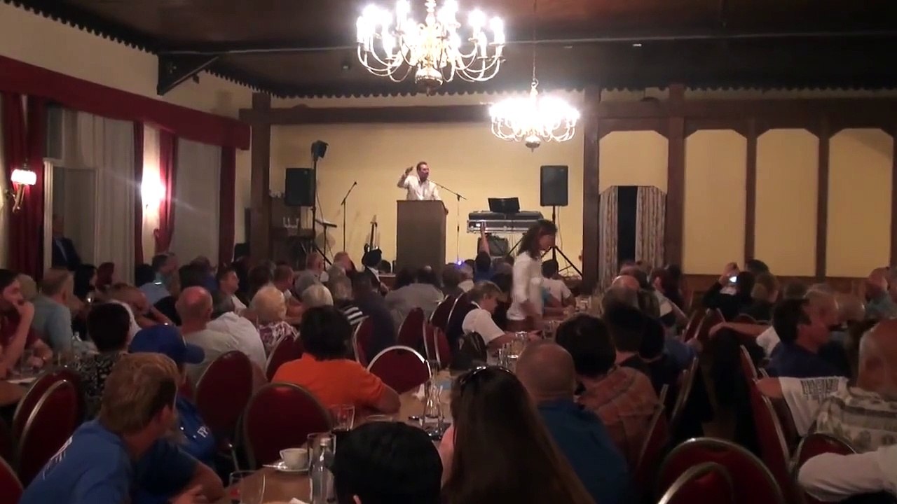 HC Strache am FPÖ-Stammtisch in Bad Fischau (1/4)