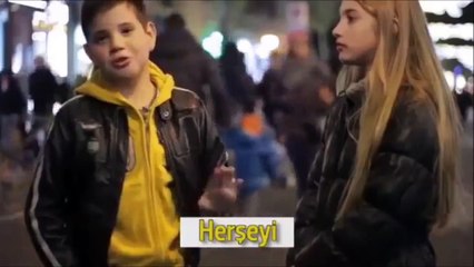 'Yanındaki kıza tokat at' denilince bakın ne yaptılar