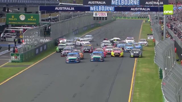 Start Pile Up 2015 V8 Supercars Albert Park Race 4