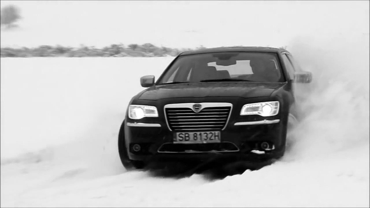 Lancia Thema / Chrysler 300C drifting on snow - winter test drive