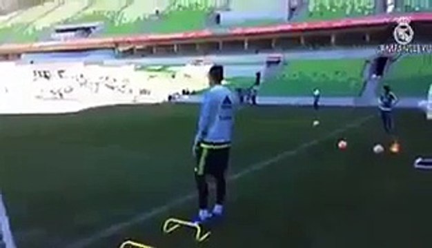 Cristiano Ronaldo scored a rabona volley in Real Madrid training