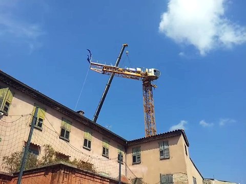 Chantier de la médiathèque de Grasse: pose de la contre-flèche à 37 mètres de hauteur