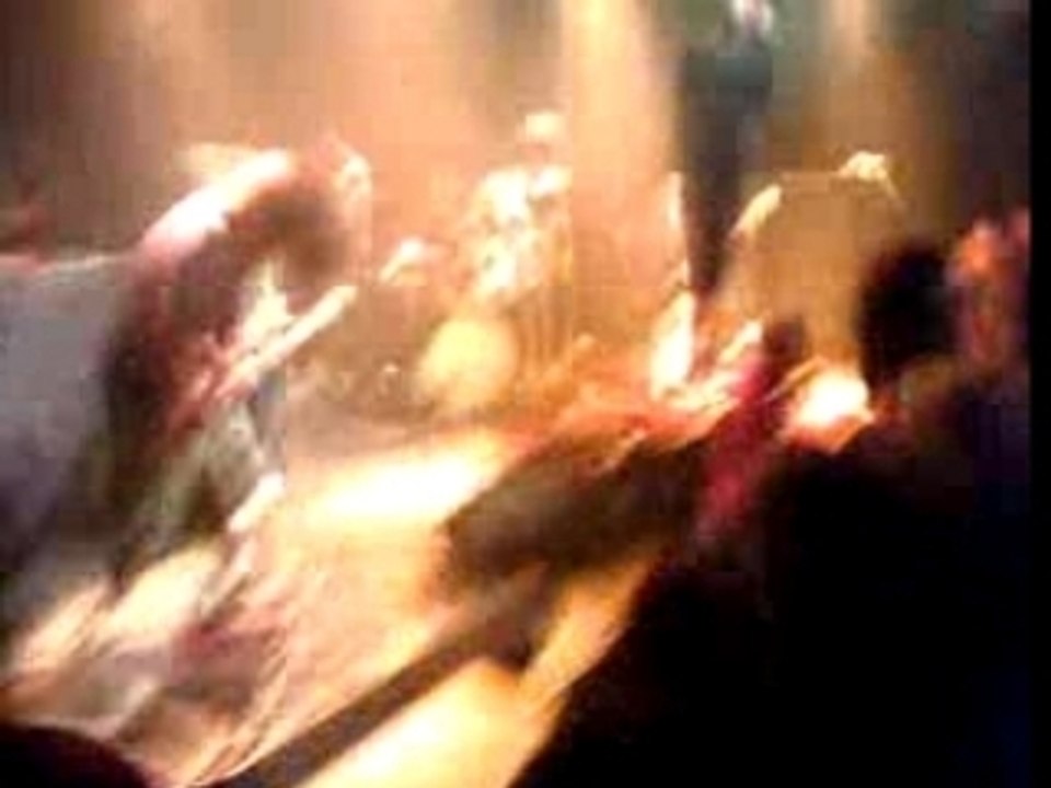 Deftones nosebleed - live trabendo 8avril2007