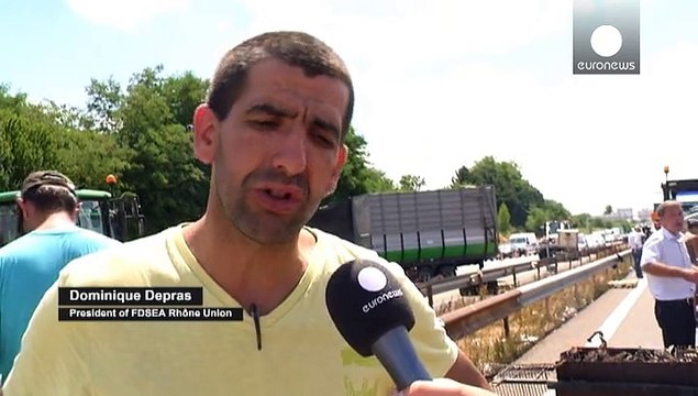 Francia: tregua governo-allevatori, Valls interverremo sui prezzi
