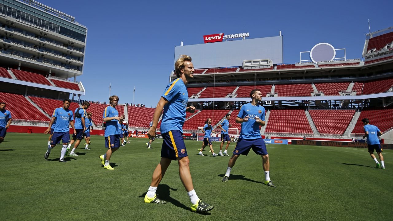 First contact with spectacular Levi’s Stadium