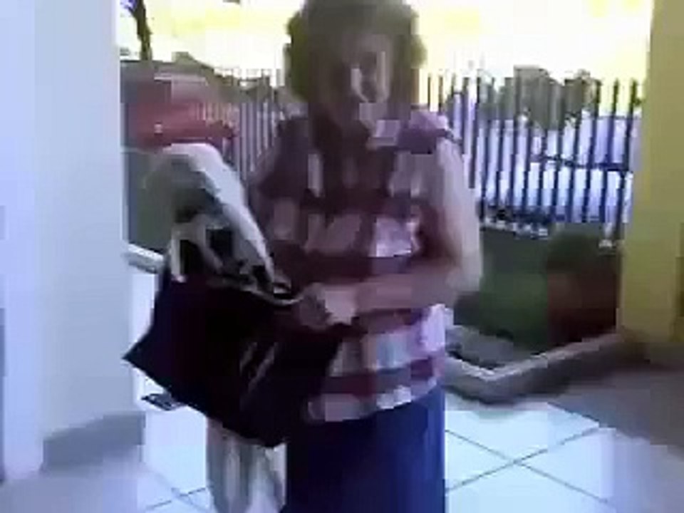 :::perro travieso monta a mujer