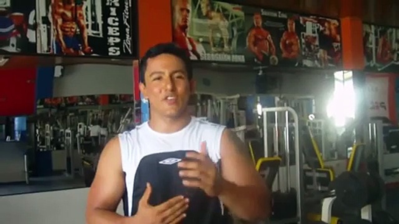 Como Sacar Espalda. Dos Ejercicios De Espalda_ Como Hacer Dominadas Y Con Polea, Para Una Espalda V (480p)