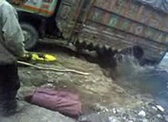 Truck Sinking In River Due to Pathans Mistake in Peshawar