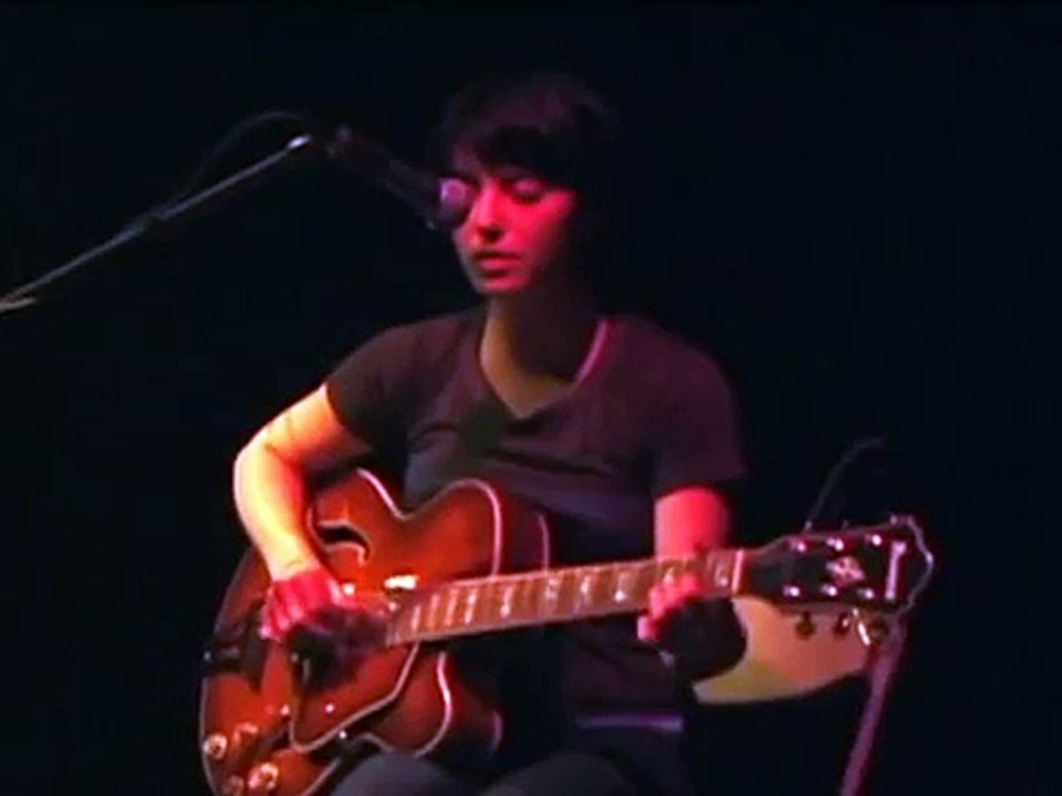 Sharon Van Etten - Holding Out