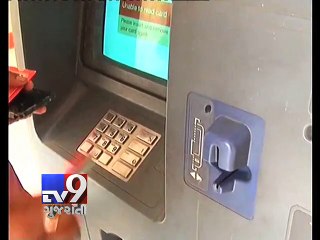 Mumbai: Cop finds debit card; blocks it, then returns it - Tv9 Gujarati