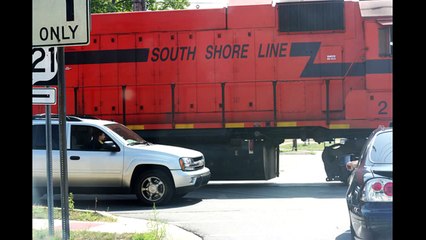 CAR GETS HIT BY TRAIN WHAT A DUMBASS!!!!