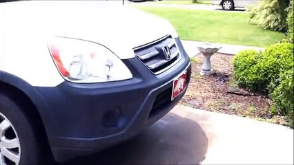 Cleaning Headlight Lens by Using Toothpaste