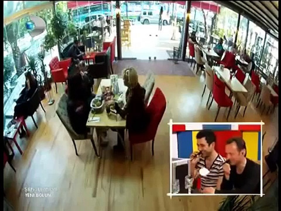 Şanslı masa genç kız annesini çıldırttı videosunu izle   Sinema   TV   Mynet   Video